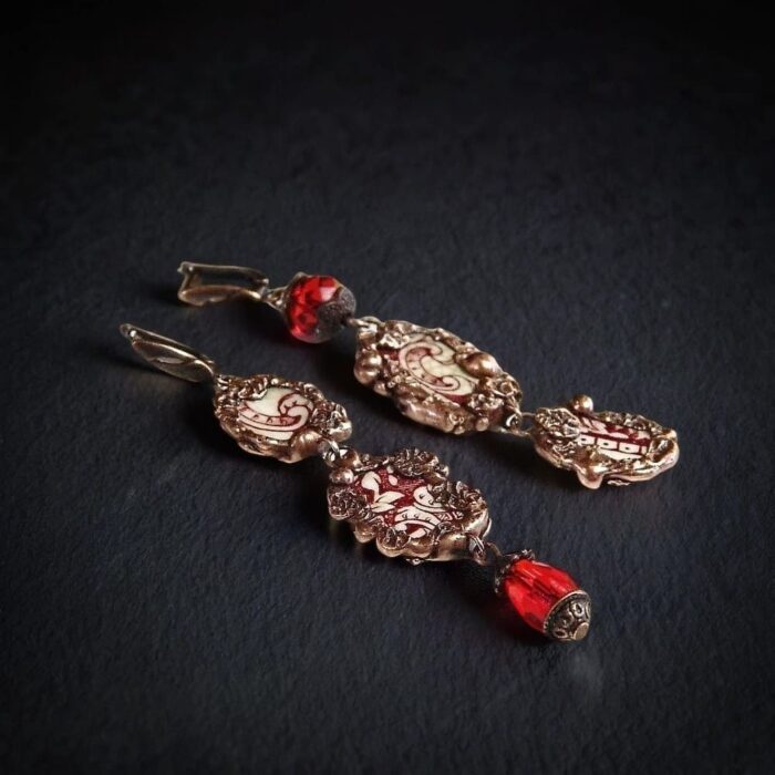 Серьги из фрагмента винтажного фарфора Алые осколки — изображение 4