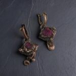 Серьги с красным корундом — изображение 2