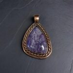 Дизайнерские украшения из меди: кулон с сиреневым чароитом, ручная ковка и пайка.