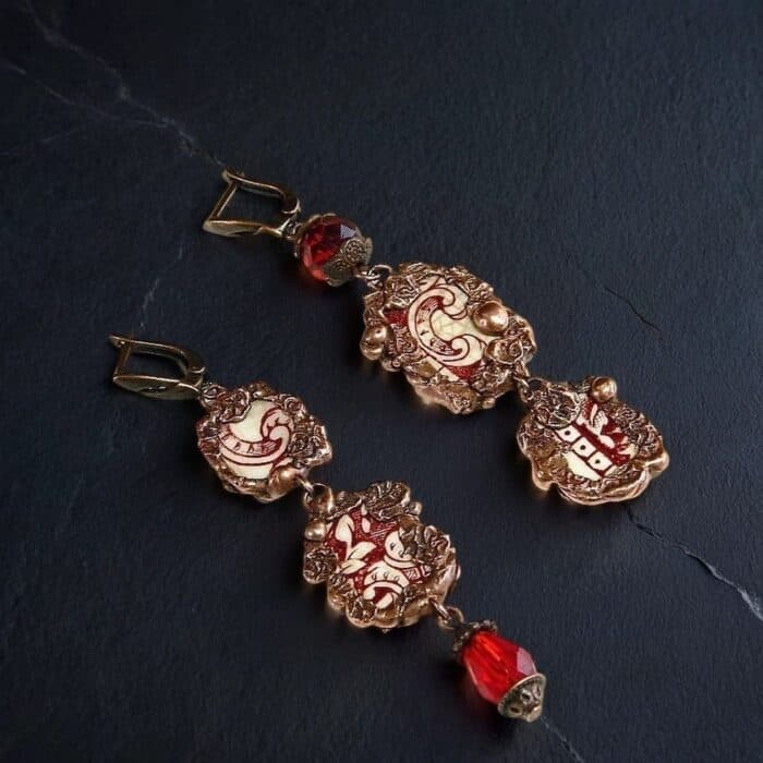 Серьги из фрагмента винтажного фарфора Алые осколки — изображение 2