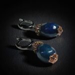 авторские серьги из меди с синим корундом работа Огненной Колибри