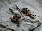 Серьги с метеоритным тектитом Корни тьмы — изображение 4
