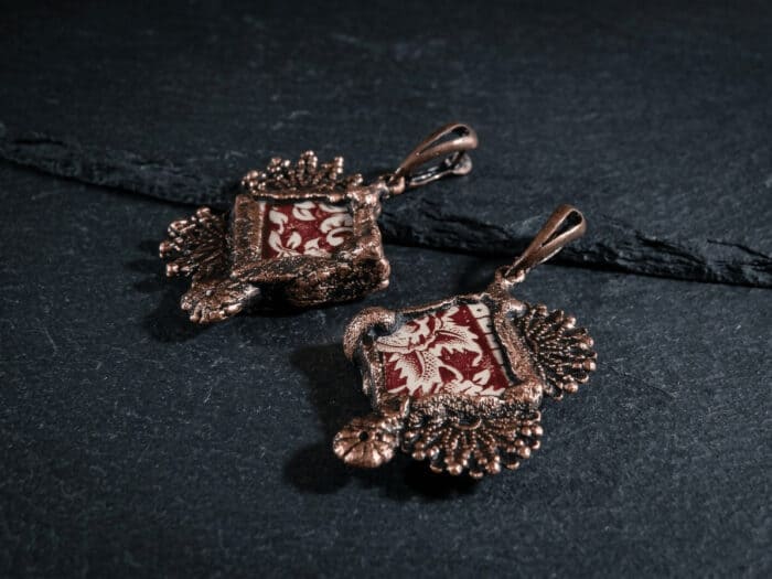 Серьги из осколка винтажного фарфора — изображение 3